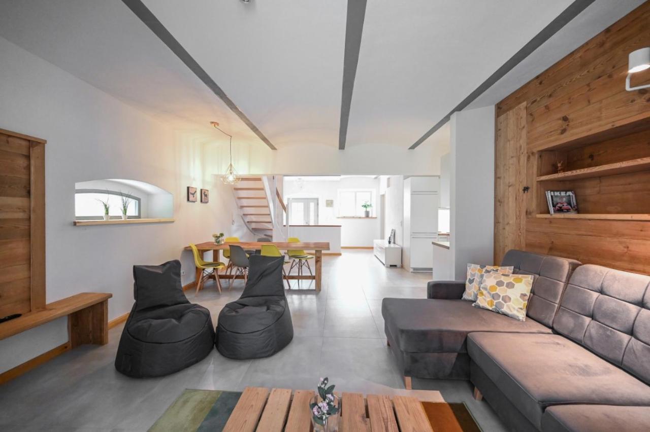 Farmhouse Eckartsberg Im Zittauer Gebirge - Gemuetliche Und Moderne Ferienwohnungen Mit Terrasse Esterno foto